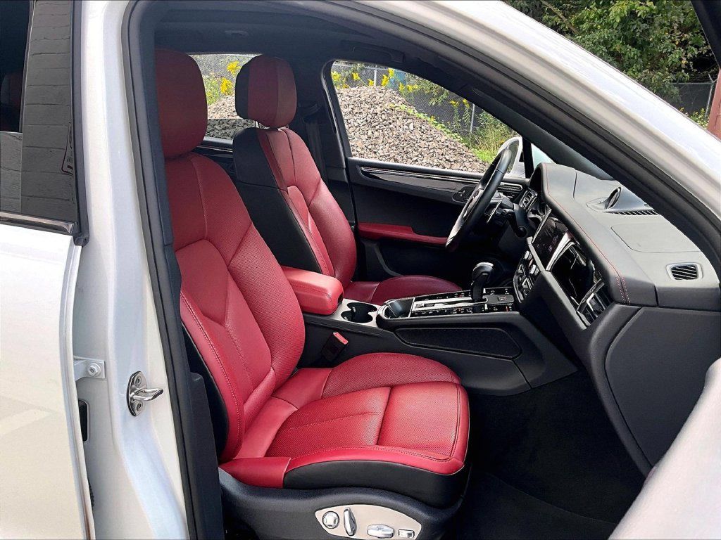 Certified 2026 Porsche Macan S AWD/4WD image 12