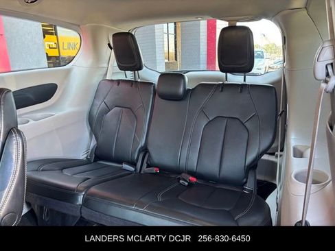 Used 2024 Chrysler Pacifica Touring-L image 21