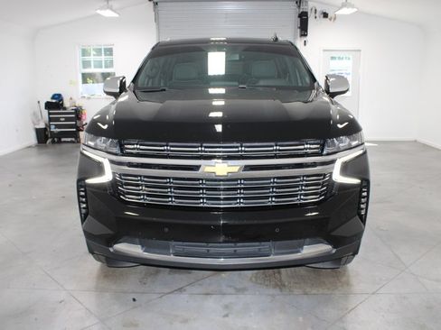 Used 2022 Chevrolet Suburban Premier RWD image 3