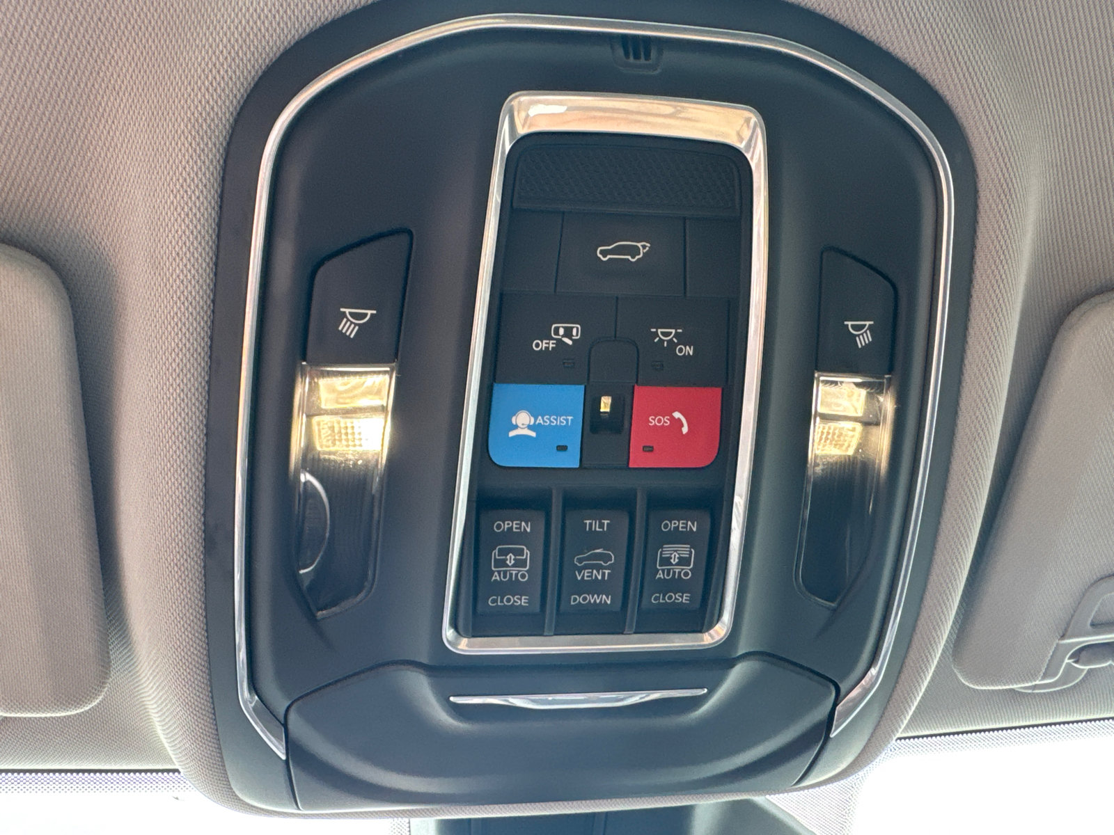 Used 2022 Jeep Grand Cherokee L Limited AWD/4WD image 28