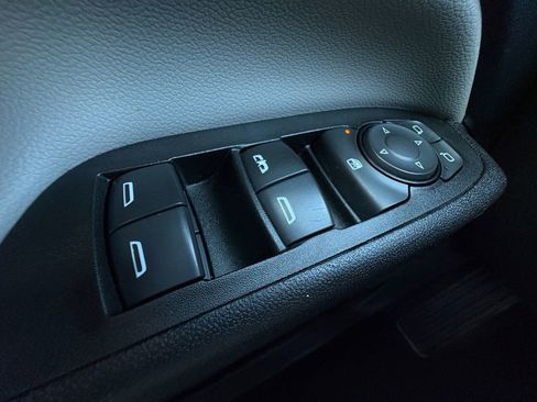 Used 2020 Chevrolet Equinox LS image 13