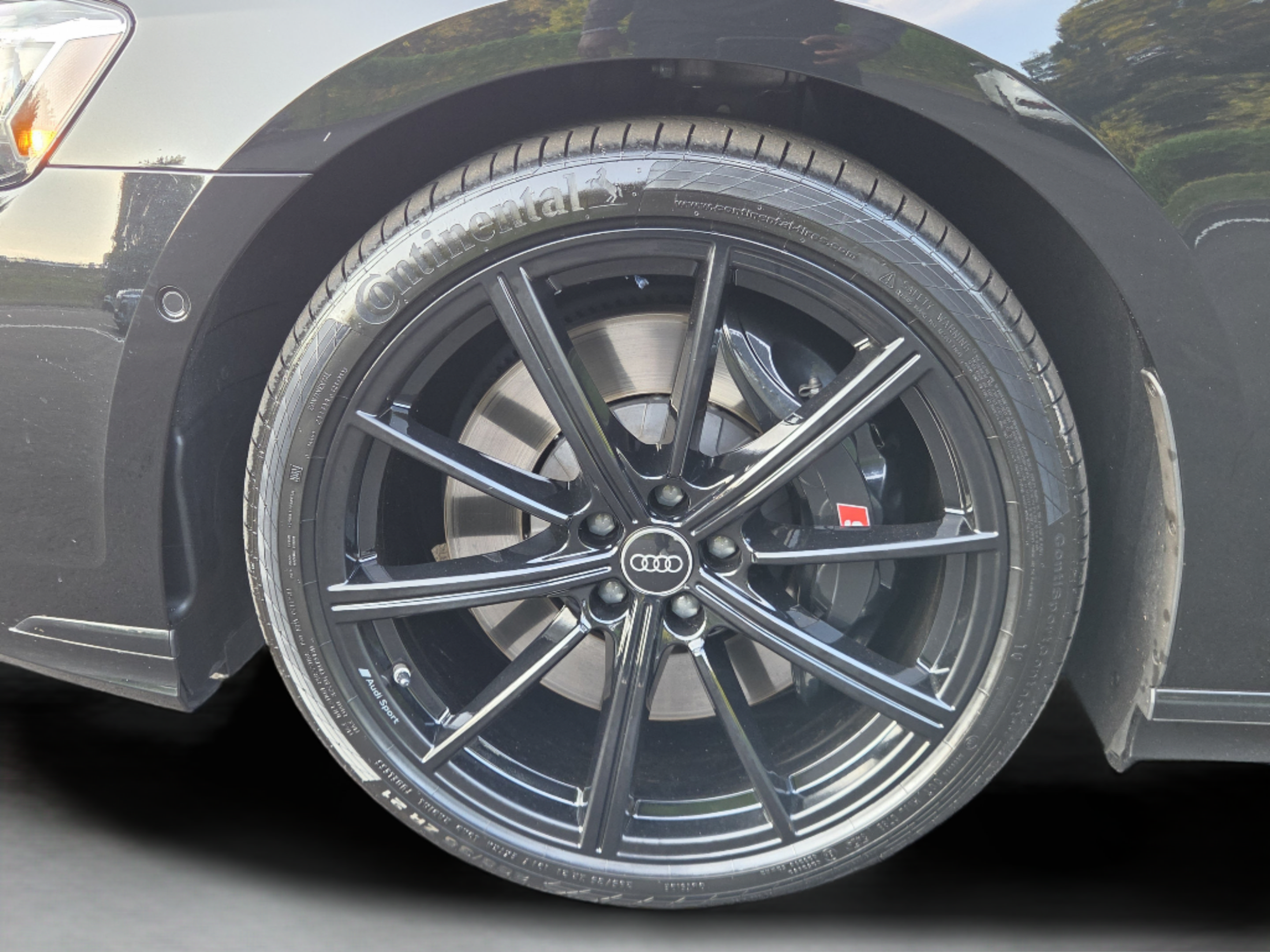 Used 2024 Audi S8 AWD/4WD image 10