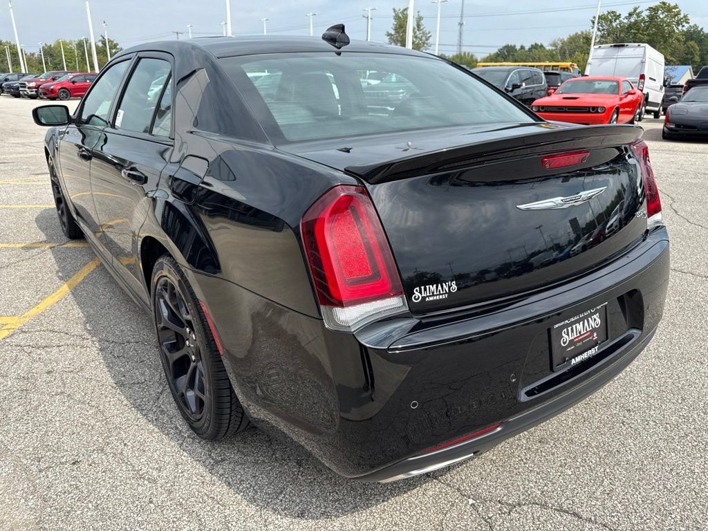 Used 2020 Chrysler 300 S w/ 300S Premium Group RWD image 7