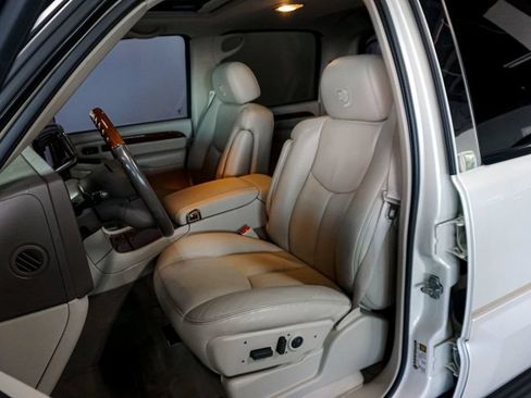 Used 2004 Cadillac Escalade EXT AWD/4WD image 9