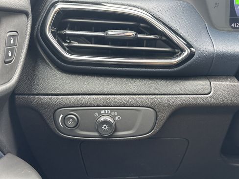 Used 2023 Chevrolet Bolt EUV Premier FWD image 30