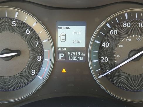 Used 2018 INFINITI Q70 Luxe image 12