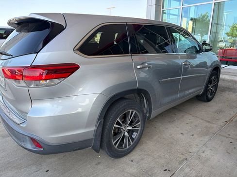 Used 2018 Toyota Highlander LE w/ Protection Package #3 AWD/4WD image 15