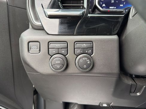 Used 2023 Chevrolet Silverado 1500 LT image 32