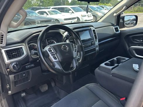 Used 2017 Nissan Titan SV AWD/4WD image 19