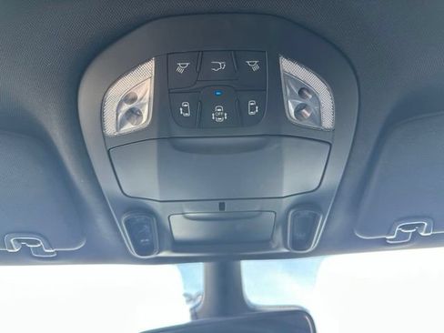 Used 2025 Chrysler Pacifica Limited FWD image 26