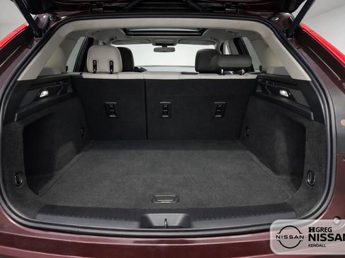 Used 2023 Cadillac XT4 Luxury w/ Cold Weather Package AWD/4WD image 13