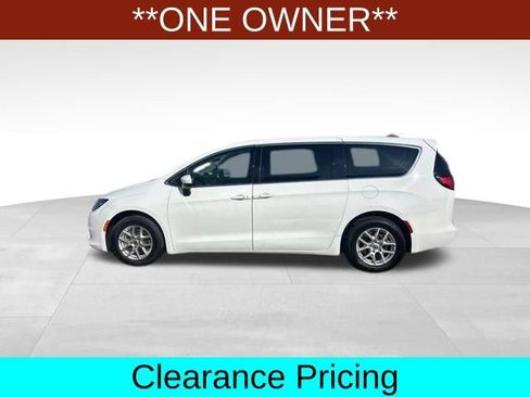 Used 2023 Chrysler Voyager LX FWD image 4