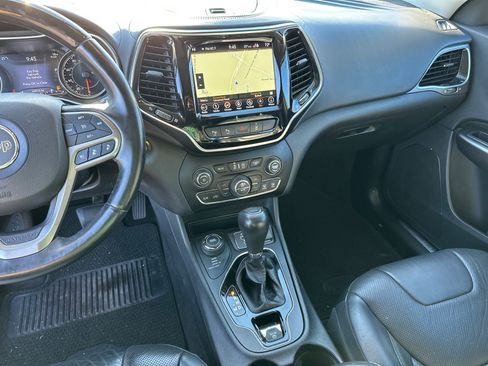 Used 2019 Jeep Cherokee Overland w/ Technology Group image 29