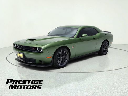 Used 2022 Dodge Challenger R/T Scat Pack RWD image 3