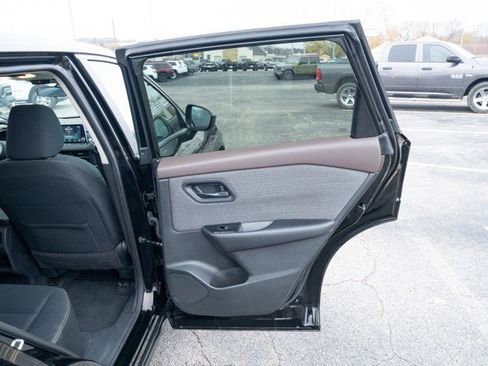 Used 2023 Nissan Rogue S image 12