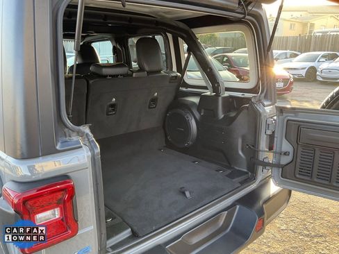 Used 2022 Jeep Wrangler Unlimited Sahara w/ Cold Weather Group image 8