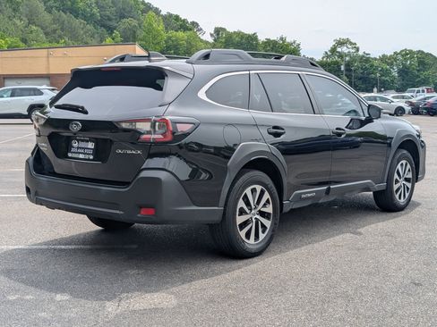 Used 2023 Subaru Outback Premium AWD/4WD image 9