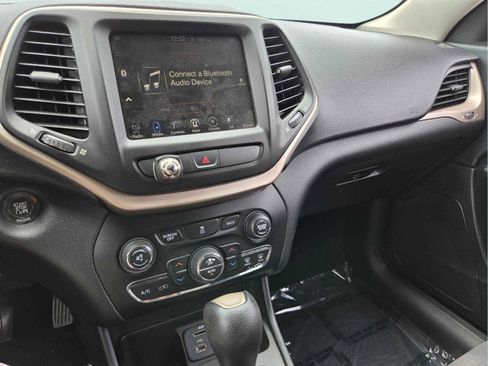 Used 2015 Jeep Cherokee Latitude w/ Comfort/Convenience Group FWD image 31