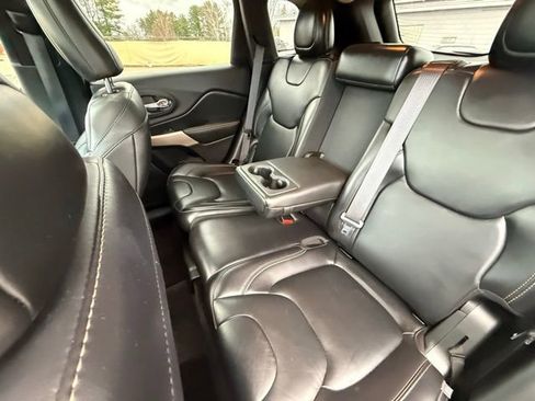 Used 2017 Jeep Cherokee Limited AWD/4WD image 27