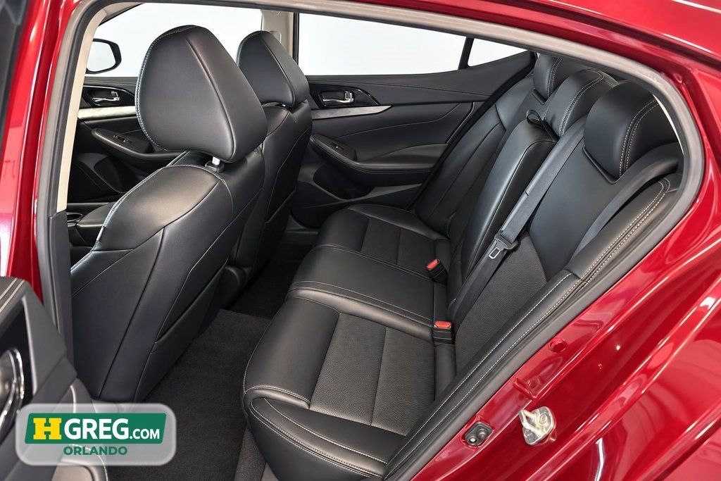 Used 2021 Nissan Maxima 3.5 SV w/ Floor Mat Group FWD image 10