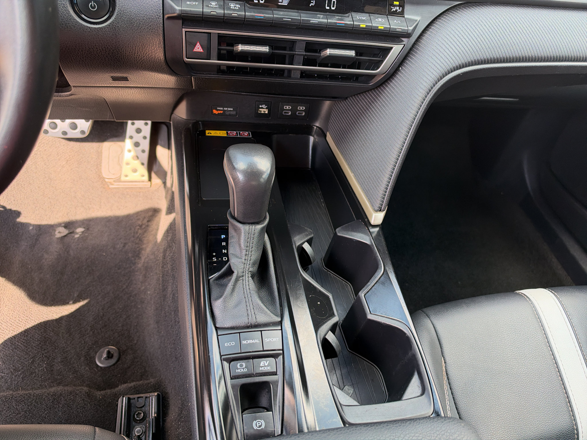 Used 2025 Toyota Camry SE FWD image 27