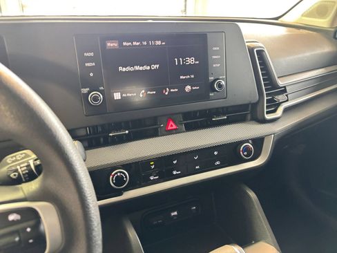 Used 2025 Kia Sportage LX FWD image 26