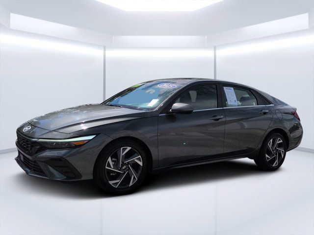 Used 2025 Hyundai Elantra SEL FWD image 7