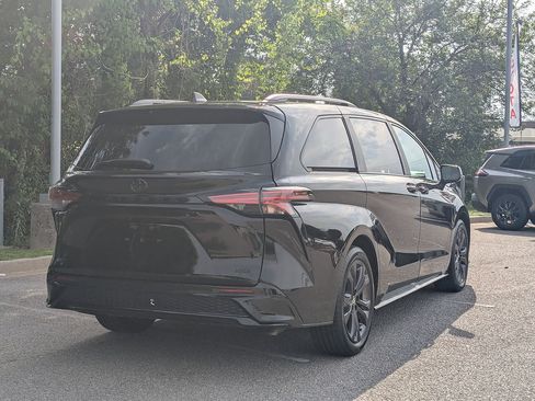 Certified 2026 Toyota Sienna XSE FWD image 3