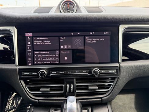 Used 2020 Porsche Macan image 16