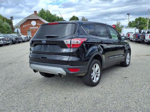 Used 2017 Ford Escape SE image 5