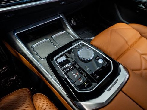 Used 2023 BMW 740i w/ Parking Assistance Package image 46