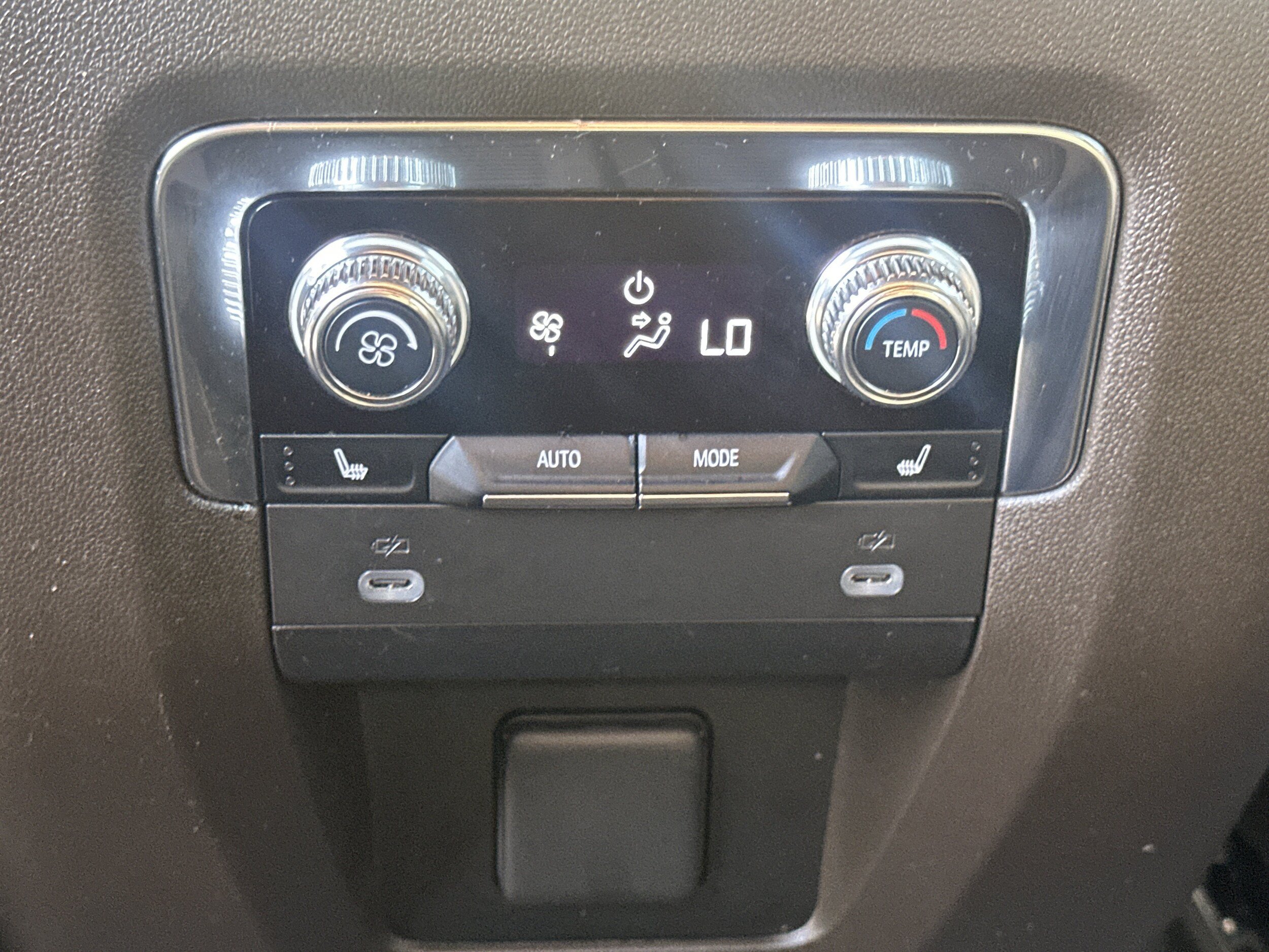 Used 2024 GMC Yukon SLT w/ SLT Luxury Package AWD/4WD image 58