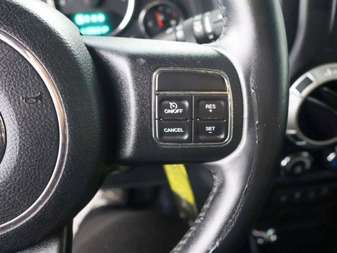 Used 2017 Jeep Wrangler Unlimited Rubicon w/ Connectivity Group AWD/4WD image 34