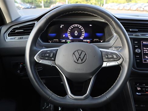 Certified 2023 Volkswagen Tiguan SE FWD image 15