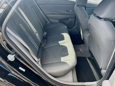 Used 2022 Hyundai Elantra SEL FWD image 32