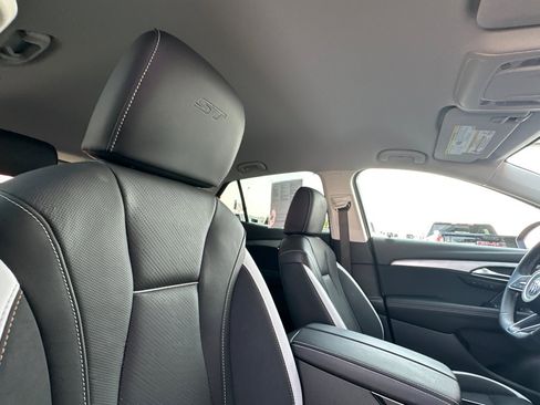 Used 2025 Buick Envision Sport Touring image 21
