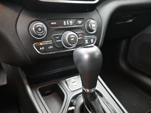 Used 2020 Jeep Cherokee Altitude image 14