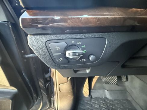 Used 2019 Audi Q5 2.0T Premium w/ Convenience Package image 21