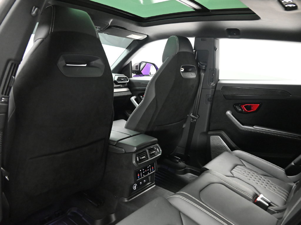 Used 2024 Lamborghini Urus Performante AWD/4WD image 13