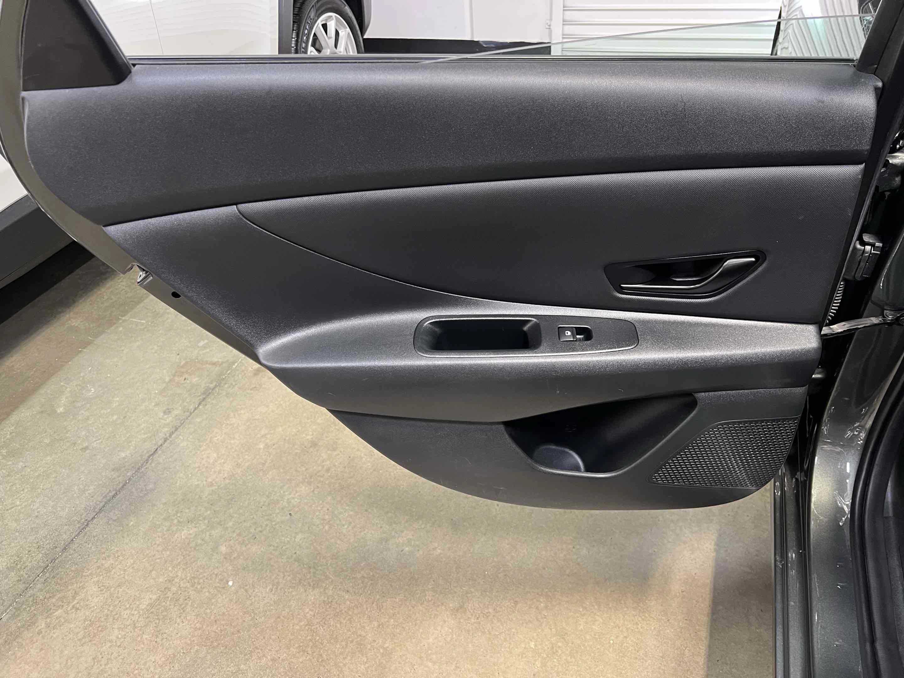 Used 2025 Hyundai Elantra Limited FWD image 31