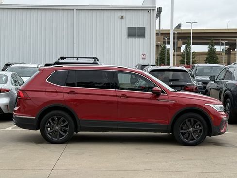 Used 2022 Volkswagen Tiguan SE FWD image 3