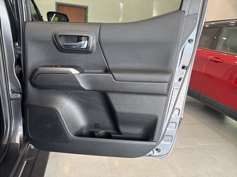 Used 2023 Toyota Tacoma TRD Sport w/ Technology Package AWD/4WD image 43