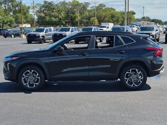 Used 2025 Chevrolet Trax LT FWD image 8