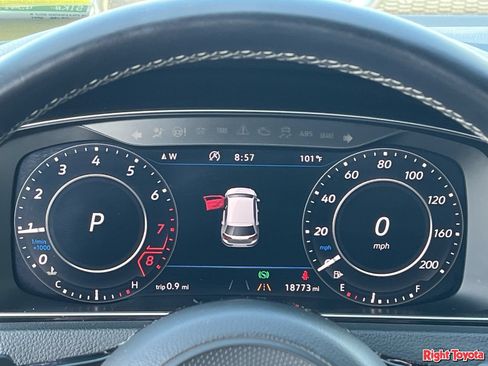 Used 2018 Volkswagen Golf R 4-Door AWD/4WD image 24