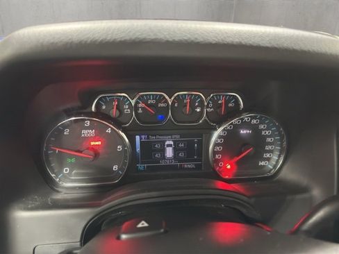 Used 2017 Chevrolet Suburban LT image 12