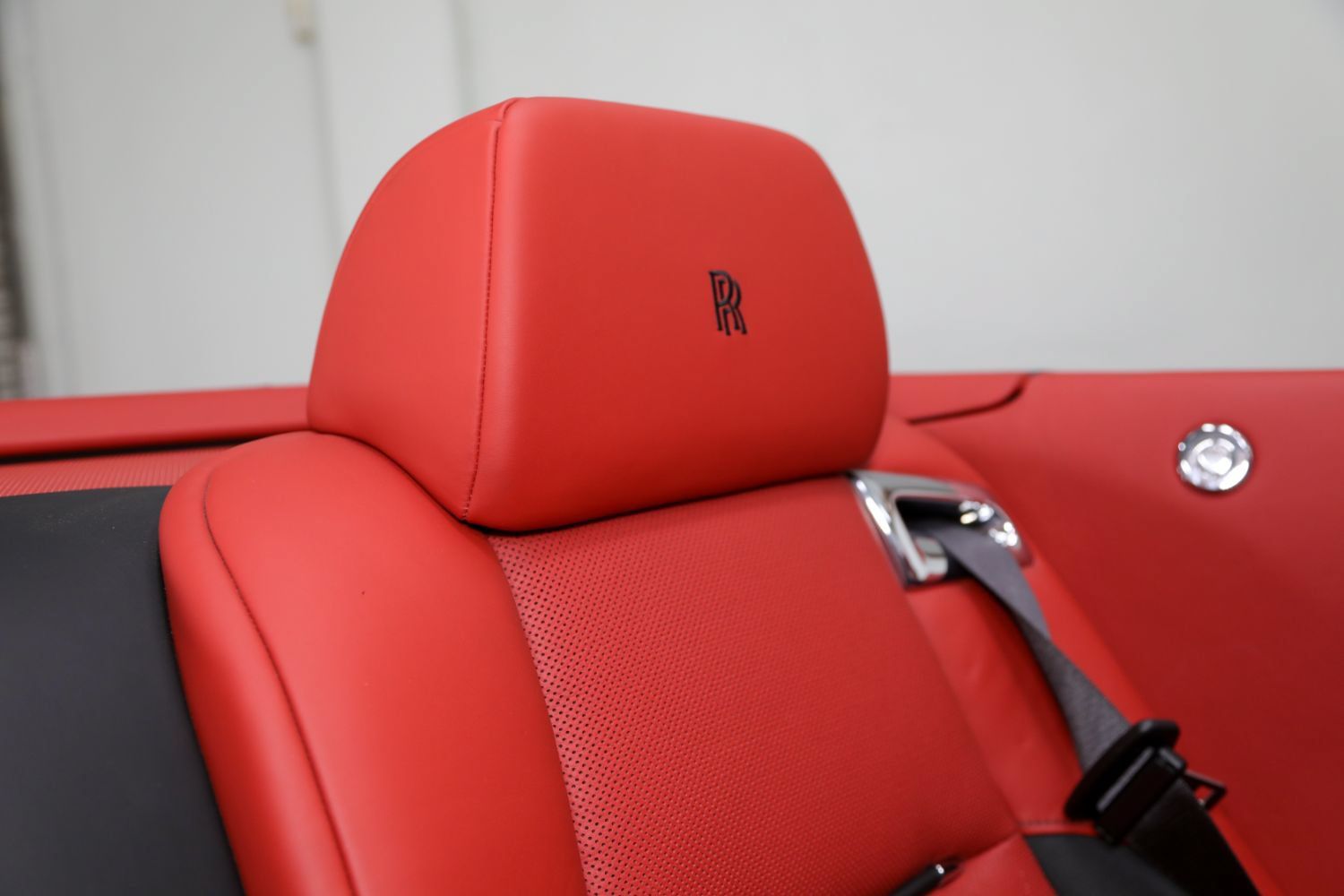 Used 2018 Rolls-Royce Dawn RWD image 44
