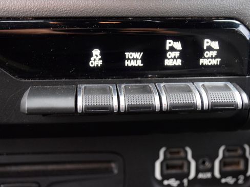 Used 2019 RAM 1500 Big Horn RWD image 16