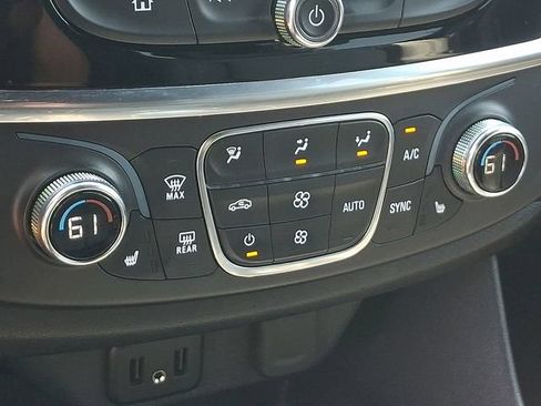 Used 2023 Chevrolet Traverse LT AWD/4WD image 14