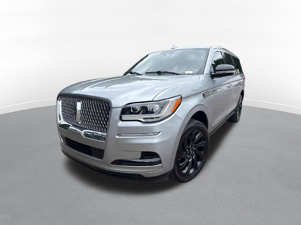 Used 2023 Lincoln Navigator Reserve AWD/4WD image 2