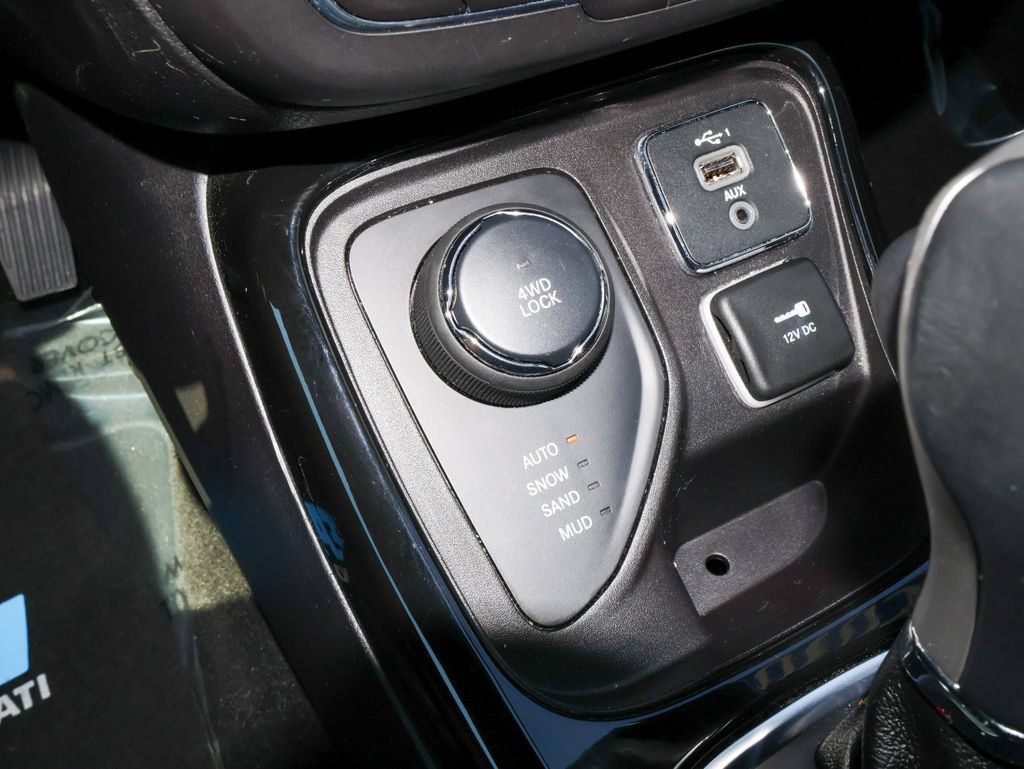 Used 2019 Jeep Compass Limited AWD/4WD image 25